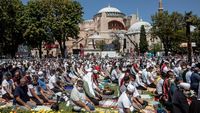 Momen Salat Jumat Perdana di Hagia Sophia