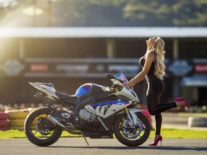 Jociselinke, Si Pirang Seksi Asal Brasil Penunggang Motor-motor Gede Jociselinke, Si Pirang Seksi Asal Brasil Penunggang Motor-motor Gede