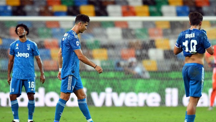 UDINE, ITALY - JULY 23:  Cristiano Ronaldo and Paulo Dybala of Juventus reacts after the Serie A match between Udinese Calcio and Juventus at Stadio Friuli on July 23, 2020 in Udine, Italy. (Photo by Alessandro Sabattini/Getty Images)