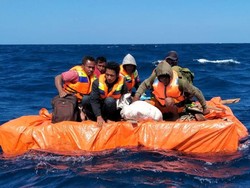 Video Kapal Tenggelam, 6 ABK 2 Hari Terapung di Laut