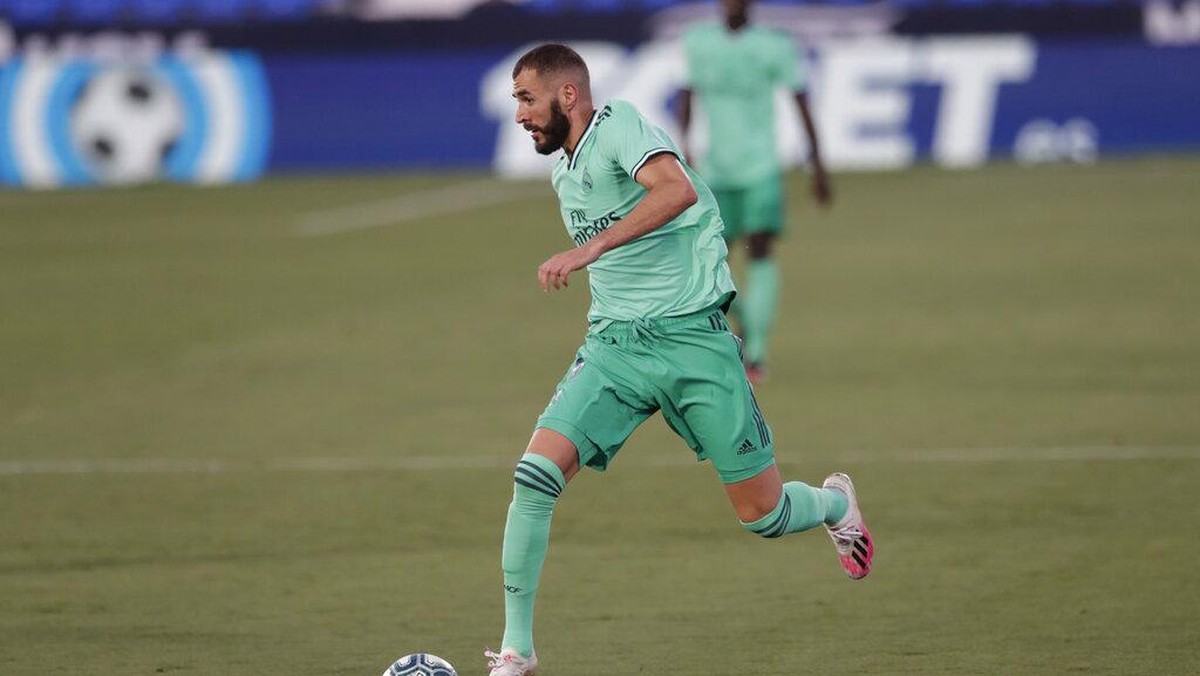 Karim Benzema lagi tampil luar biasa bareng Real Madrid musim ini (AP/Bernat Armangue)