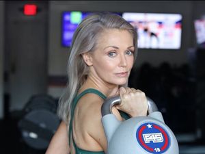 Foto: Potret Seksi Wanita yang Terpilih Jadi Model Bikini di Usia 56 Tahun Foto: Potret Seksi Wanita yang Terpilih Jadi Model Bikini di Usia 56 Tahun
