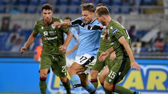 ROME, ITALY - JULY 23: Ciro Immobile of SS Lazio competes for the ball with Ragnar Klavan of Cagliari Calcio during the Serie A match between SS Lazio and  Cagliari Calcio at Stadio Olimpico on July 23, 2020 in Rome, Italy. (Photo by Marco Rosi - SS Lazio/Getty Images)
