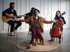 Lobow Sampaikan Rindu Berbisik dalam Alunan Musik Terbaru