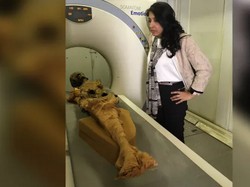 Mumi Misterius, Mati dengan Mulut Menganga Lebar