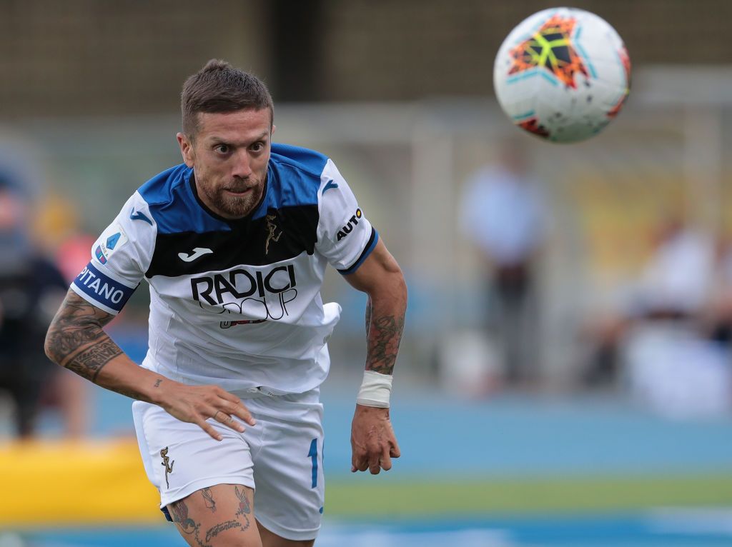 VERONA, ITALY - JULY 18:  Alejandro Gomez of Atalanta BC in action during the Serie A match between Hellas Verona and Atalanta BC at Stadio Marcantonio Bentegodi on July 18, 2020 in Verona, Italy.  (Photo by Emilio Andreoli/Getty Images)