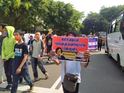 Kantor Sri Mulyani Digeruduk Pendemo Tolak Asing Caplok Bukopin