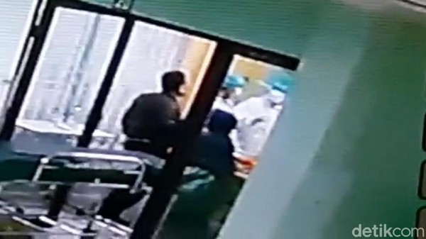 Perawat di rsud cianjur ditonjok Perawat di rsud cianjur ditonjok