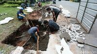 Duh, Proyek Galian Bongkar Trotoar di Blok S