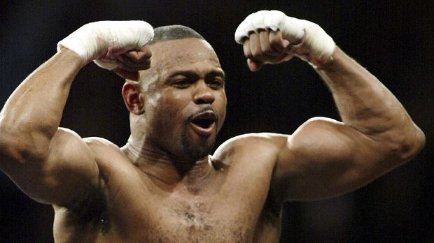 Roy Jones Jr of the US celebrates his 12-round unanimous decision over John Ruiz of Puerto Rico to claim the WBA Heavyweight title at the Thomas & Mac Center in Las Vegas 01 March 2003.  Jones became the first former middleweight champion since 1897 to capture the heavyweight title.    AFP PHOTO/Mike NELSON (Photo by MIKE NELSON / AFP)