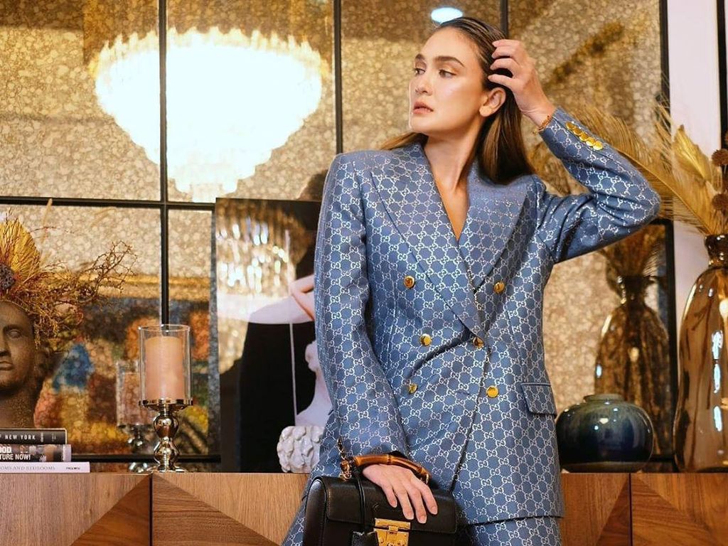 Celine Evangelista Disebut Mualaf hingga Luna Maya Soal Niat Bunuh Diri Celine Evangelista Disebut Mualaf hingga Luna Maya Soal Niat Bunuh Diri
