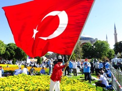 Bahagianya Warga Turki Bisa Jumatan di Masjid Hagia Sophia