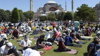 Begini Suasana Jelang Salat Jumat Perdana di Hagia Sophia