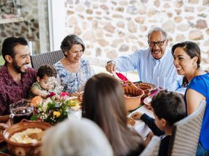Mengenal Sandwich Generation, Pengertian dan Penyebab
