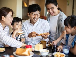Merasakan Masalah Keuangan Ini Saat Lebaran? Berarti Kamu Sandwich Generation
