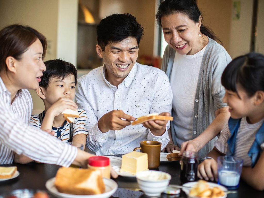Buat Sandwich Generation yang Menanggung Orangtua, Ini Efeknya Pada Hidupmu
