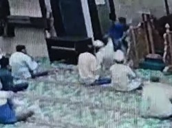 Pisau Bengkok dan Cerita Imam Masjid di Pekanbaru soal Penusukan