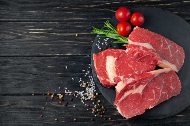 merendam daging sapi di dalam air kopi dapat membuat daging lebih empuk