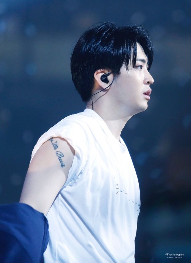 7 Foto Kelulusan Idol K-Pop Pria yang Buktikan Ketampanan Naturalnya