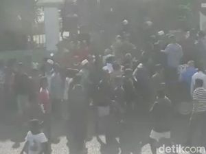 Jenazah Probable COVID-19 Diambil Paksa di Pasuruan, Dibawa Pulang Naik Pikap Jenazah Probable COVID-19 Diambil Paksa di Pasuruan, Dibawa Pulang Naik Pikap