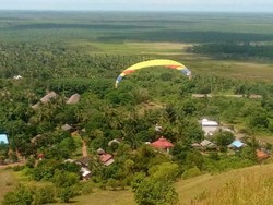 Asyiknya Main Paralayang di Bukit Timah Kalsel
