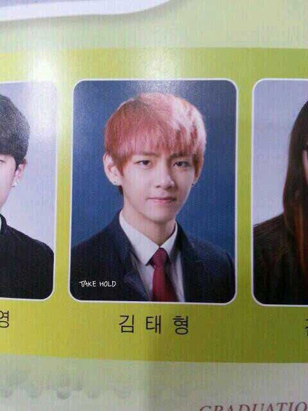 Foto Kelulusan V BTS/ Foto: Koreaboo