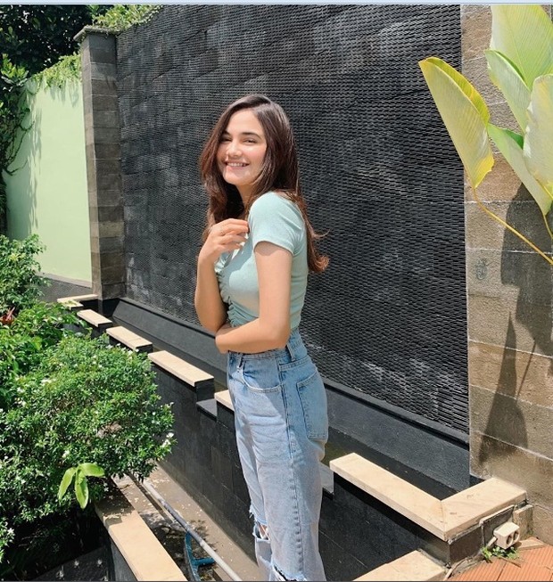 Syifa Hadju/instagram.com/syifahadjureal Aksen sobekan di bagian lutut berhasil menghadirkan kesan yang lebih boyish dan casual sehingga terlihat santai