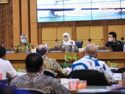 Banyak Sektor di Jatim Terdampak COVID-19, Khofifah Minta Seluruh OPD All Out