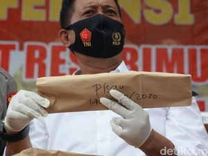 Polisi Ungkap Momen Editor Metro TV Beli Pisau Sebelum Diduga Bunuh Diri Polisi Ungkap Momen Editor Metro TV Beli Pisau Sebelum Diduga Bunuh Diri