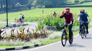 Hasil Swab Negatif, Jokowi Gowes Sepeda di Istana Bogor