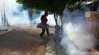 Kasus DBD Meningkat, Warga Negeri Kaler Purwakarta Lakukan Fogging