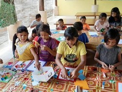 Filantropis Jerman Sekolahkan Anak-anak Kurang Mampu di Lombok