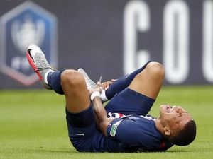 PSG Pastikan Kylian Mbappe Cedera Pergelangan Kaki