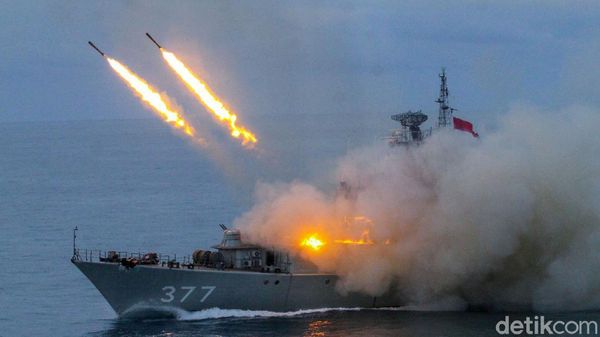 TNI AL Unjuk Kekuatan dalam Latihan Perang di Kepulauan Riau