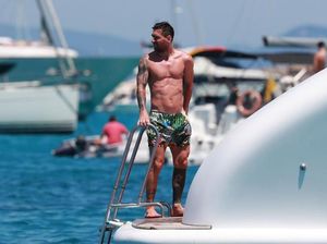 Byur! Lionel Messi Asyik Berlibur di Tengah Laut