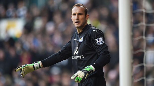 LONDON, ENGLAND - JANUARY 24:  Goalkeeper Mark Schwarzer of Leicester City in action during the FA Cup Fourth Round match between Tottenham Hotspur and Leicester City at White Hart Lane on January 24, 2015 in London, England.  (Photo by Michael Regan/Getty Images)