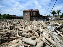 Bupati Lutra Harap Dana Tunggu Hunian untuk Korban Banjir Segera Cair