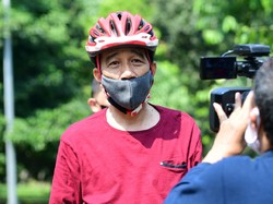 Hasil Swab Negatif, Jokowi Sepedaan di Istana Bogor