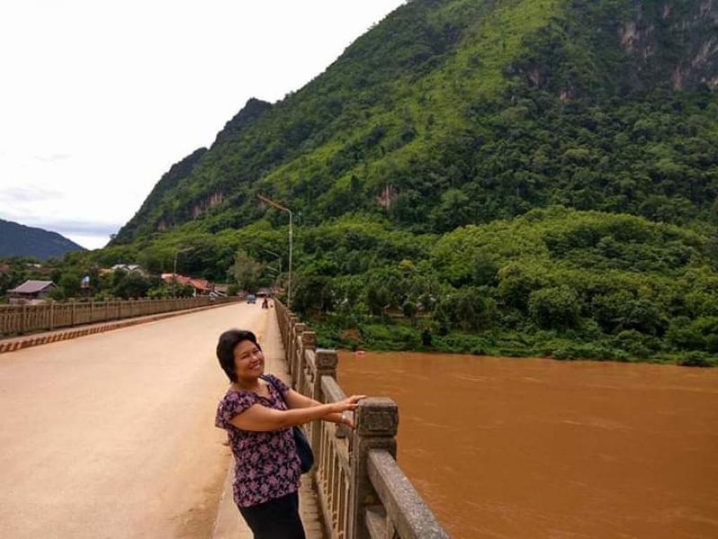 Indahnya Pemandangan Jembatan Sungai Nam Ou Laos