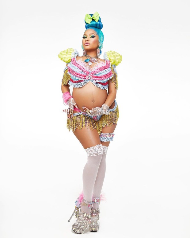 Potret foto matternity Nicki Minaj yang memperlihatkan baby bumpnya.