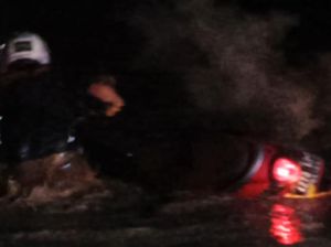 Hujan Deras, Jalur Trans Sulawesi di Desa Radda Direndam Banjir