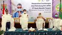 Bantuan APD untuk Rumah Sakit Tangani Pasien Corona