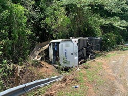 Bus Peserta Reuni SMA di Vietnam Terbalik, 13 Orang Tewas