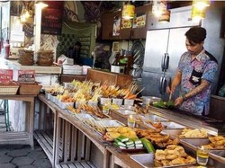 Rekomendasi Wisata Kuliner di Solo, Cafe Tiga Tjeret