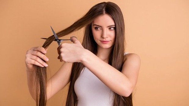 Memotong ujung rambut