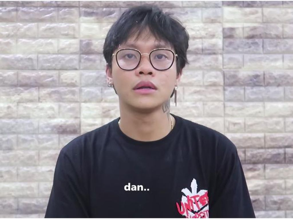 Usil! Ericko Lim Ajak Listy Chan Menginap Usai Heboh Video Tidur Bareng Usil! Ericko Lim Ajak Listy Chan Menginap Usai Heboh Video Tidur Bareng