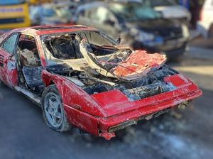 Wujud Ferrari Mondial yang Hilang 30 Tahun dan Ditemukan di Dasar Sungai