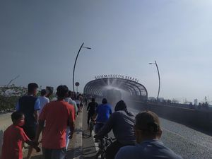 Flyover Summarecon Kota Bekasi Disemprot Disinfektan Usai CFD Flyover Summarecon Kota Bekasi Disemprot Disinfektan Usai CFD