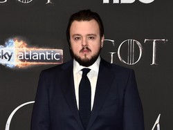 Nah Lo! Artis Ini Julid Liat Van Dijk Foto Bareng 2 Trofi Liverpool