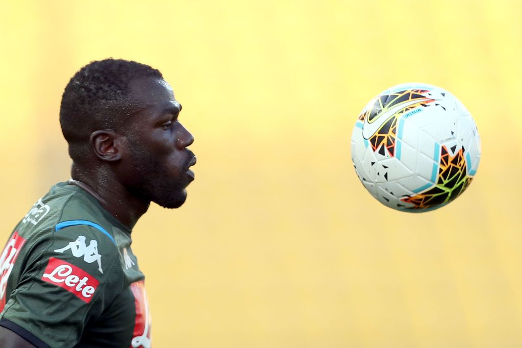 PARMA, ITALY - JULY 22: Kalidou Koulibaly of SSC Napoli eyes the ball during the Serie A match between Parma Calcio and SSC Napoli at Stadio Ennio Tardini on July 22, 2020 in Parma, Italy.  (Photo by Gabriele Maltinti/Getty Images)